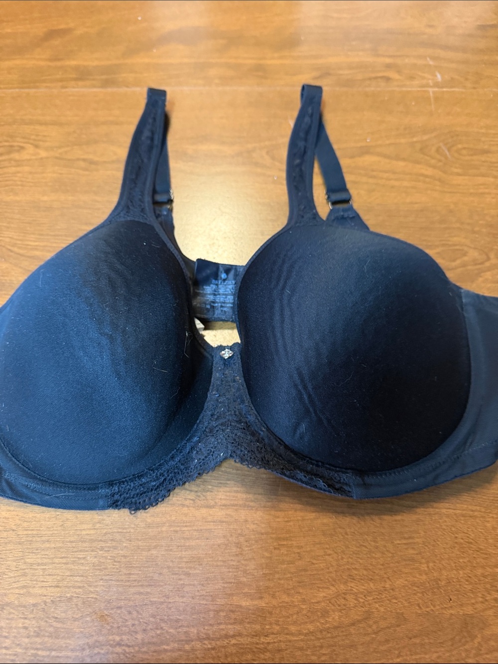 “Breezies “Black Underwire Bra 40C